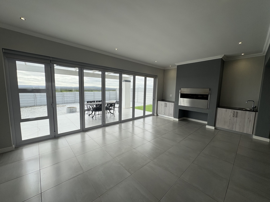 To Let 4 Bedroom Property for Rent in Yzerfontein Western Cape